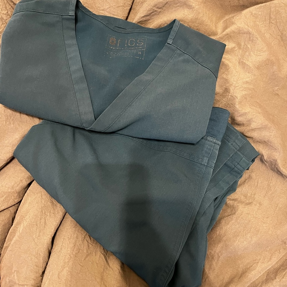 Figs scrubs